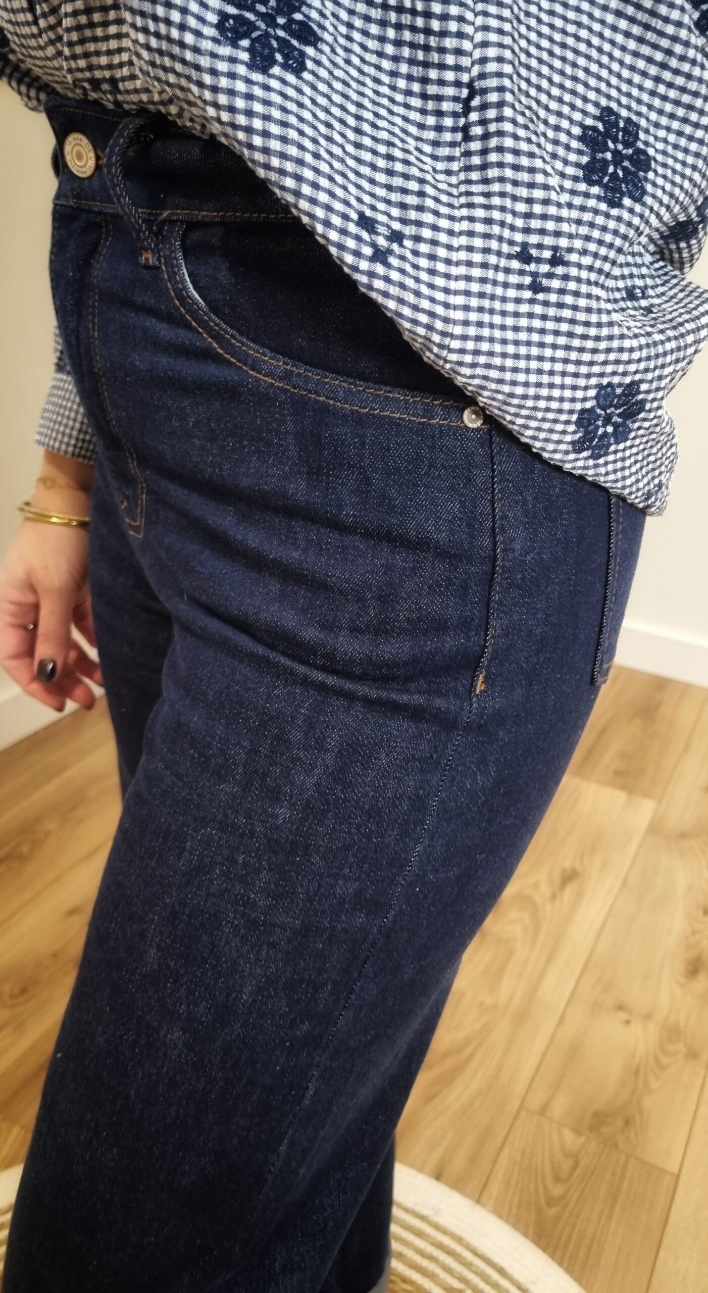 Ceinture du jean brut femme coupe droite avec revers contrasté