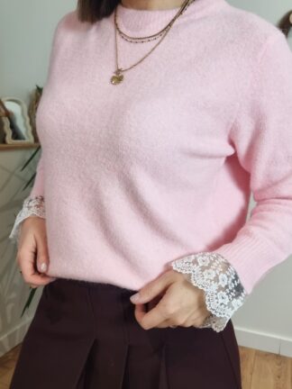 Pull rose femme manches longues porté de face