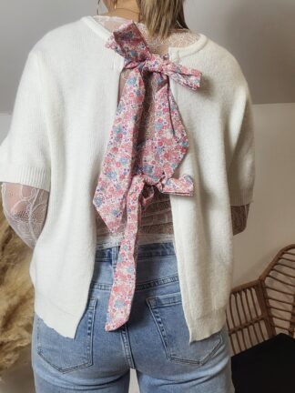 Dos ouvert pull femme écru avec nœuds fleuris