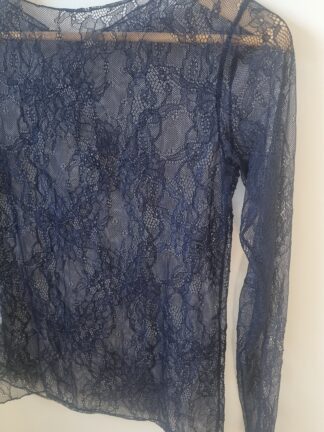 Top femme en dentelle bleu marine manches longues motif floral