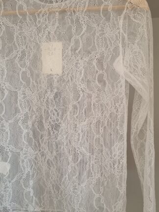 Top femme en dentelle écru manches longues motif floral