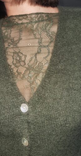 Détail dentelle florale top femme vert kaki